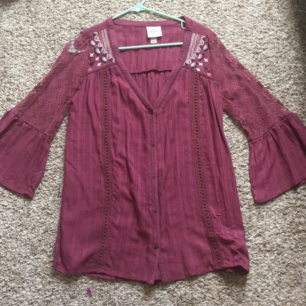 3/$10 Knox Rose beautiful top